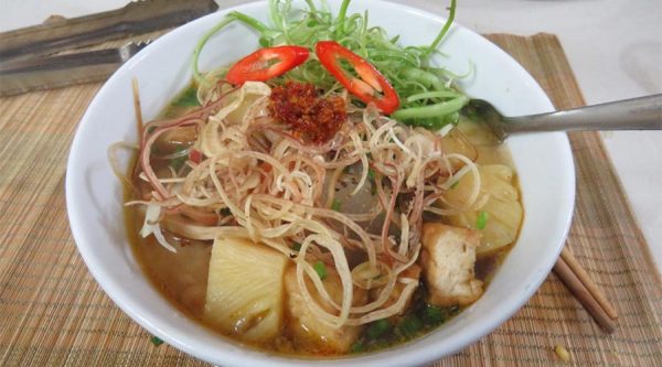 Learn to cook Vietnamese noodle soup