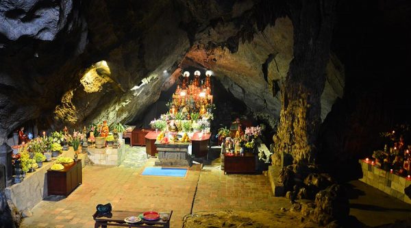 inside Huong Tich cave