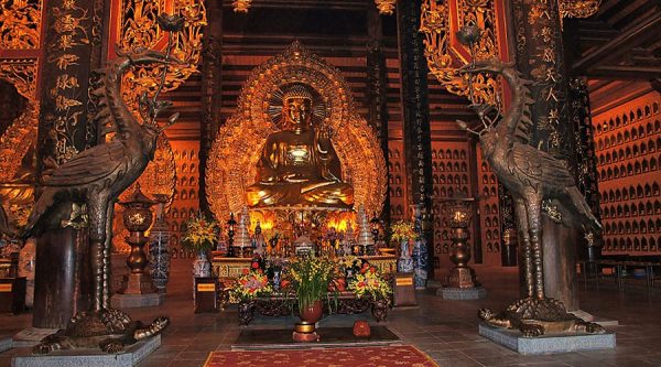 inside Bai Dinh temple