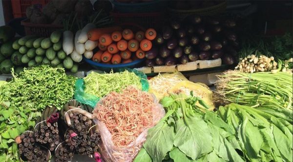 Visit local market in cooking class in Ho Chi Minh City