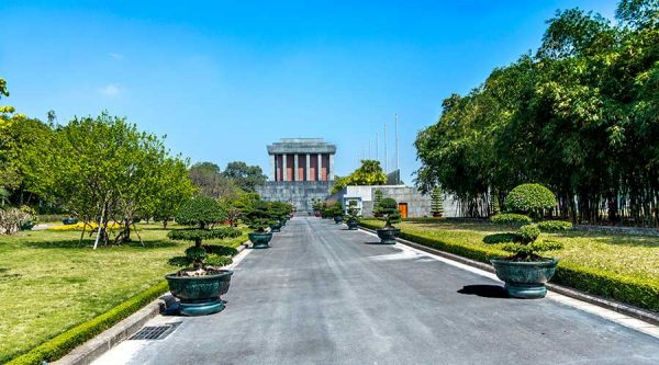 Motorbike tour to Ho Chi Minh Mausoleum in Hanoi