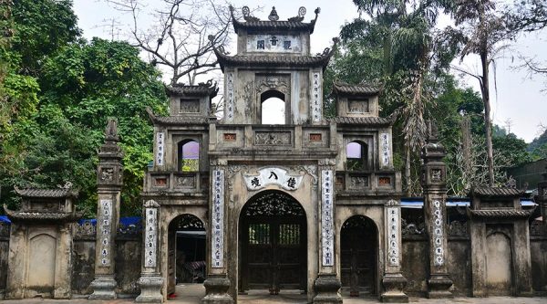 Perfume pagoda near Hanoi