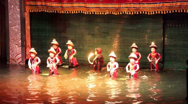 Water puppet show in evening tour