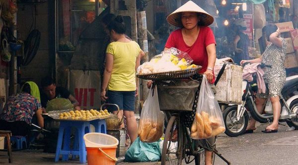 Selling food by bicycle in Hanoi