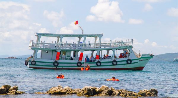 snorkel boat in Phu Quoc