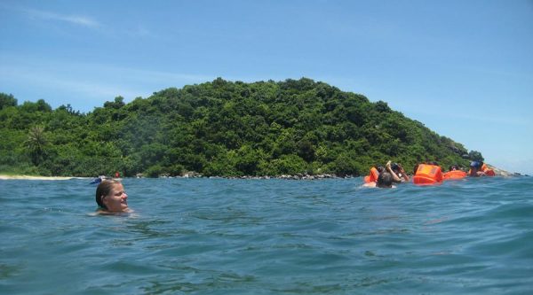snorkeling Cham Island
