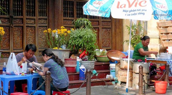 street food vendors in Hanoi