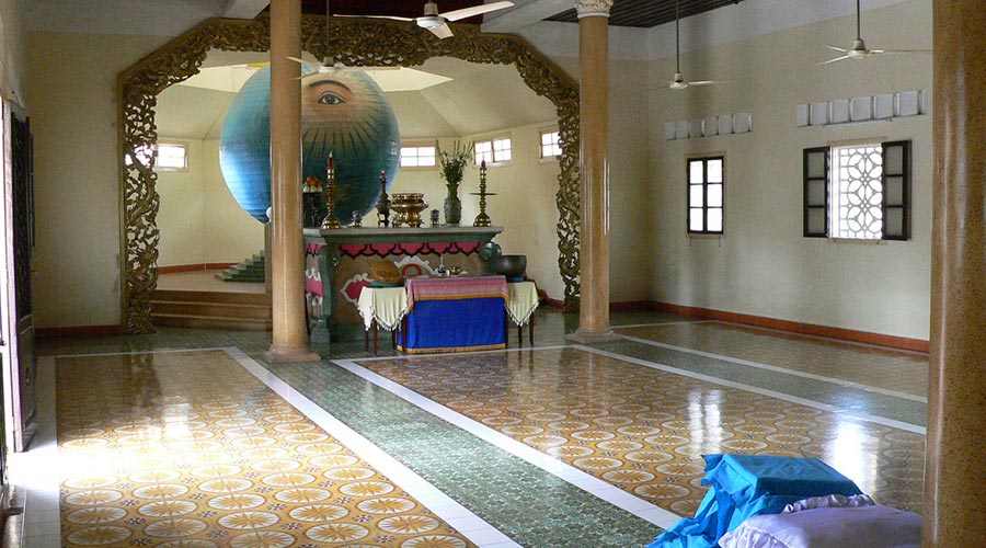 Cao Dai temple Da Nang praying room
