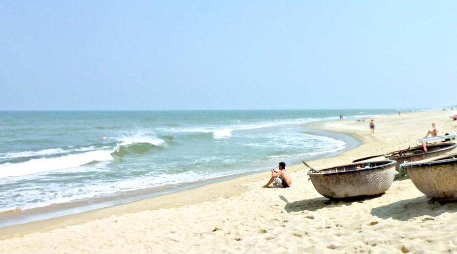 Cua Dai beach basket boat
